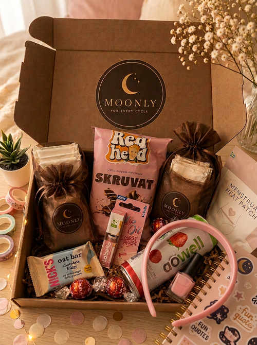 Moonly First cycle box med rosa hårt diadem och nagellack